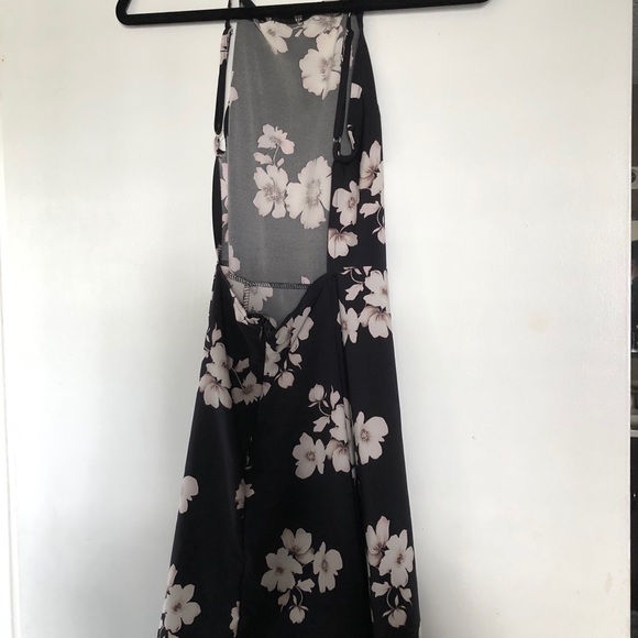 Brandy Melville floral dress - Picture 2 of 2